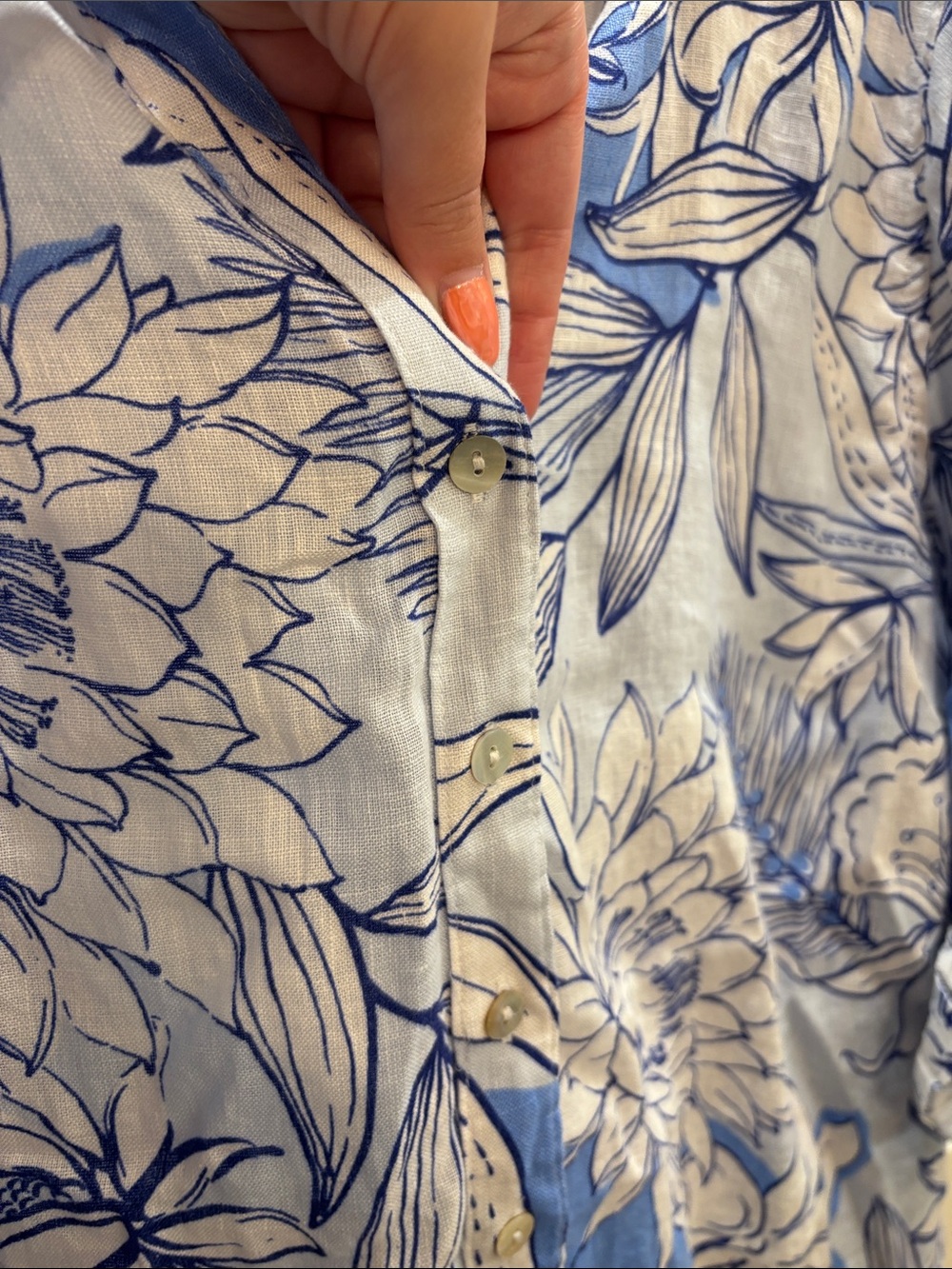 100% linen Halston Blue and White Floral Button-Down Shirt - Picture 4 of 5